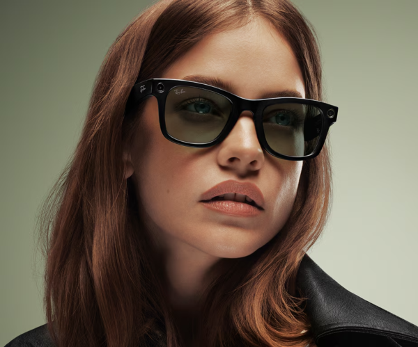Ray-Ban Meta Wayfarer (Gen 2) Shiny Black AI Glasses with Green Transitions® Lenses - Kép 4